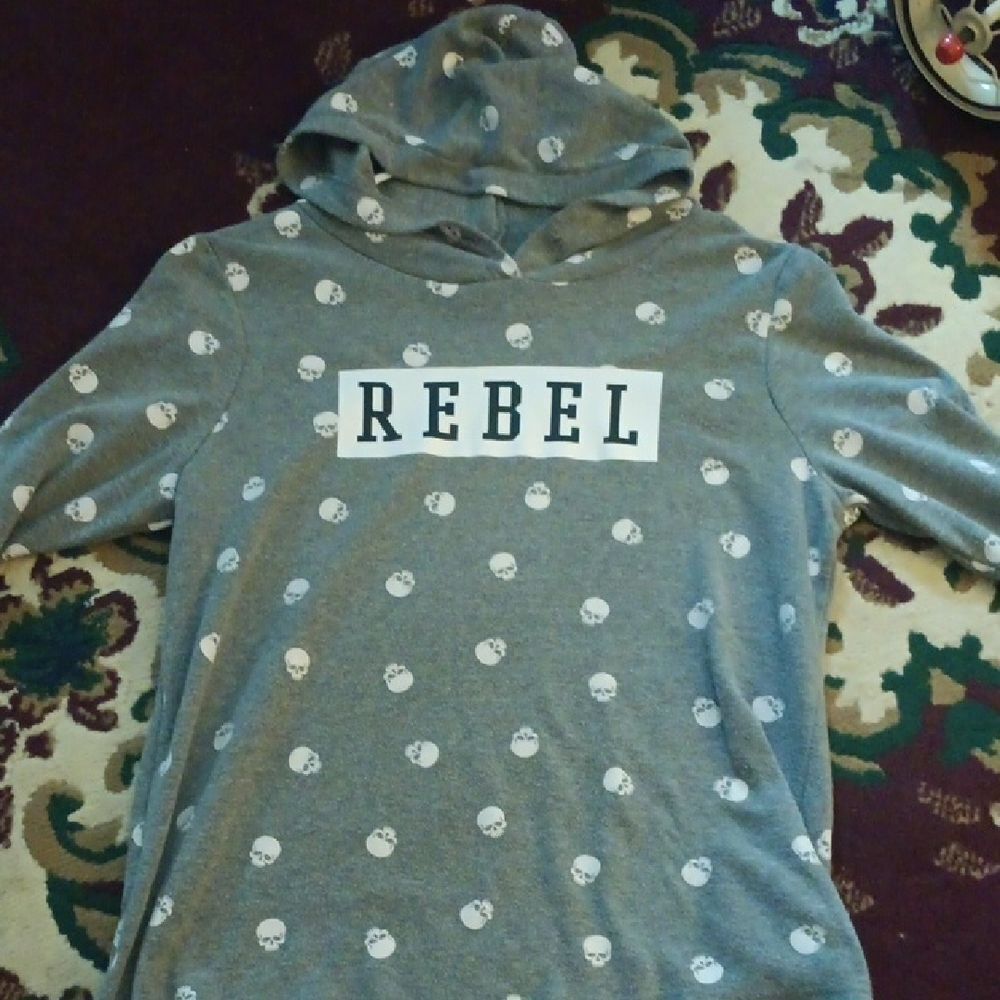 🤠Modern LuX Gray Hoodie with Skull Print & REBEL Girls Size XL